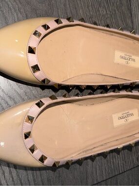 Valentino Beige Patent Leather Flats with Pink Trim and Gold Studs